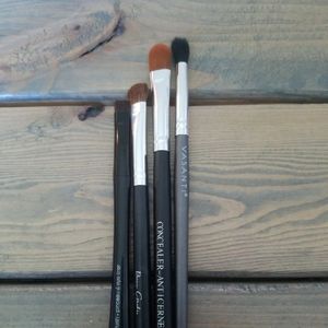 Makeup brushes